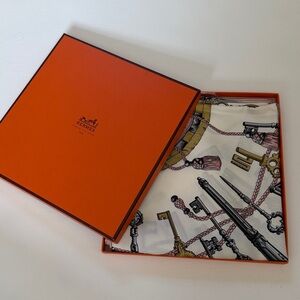NEW- HERMES Carre 90 Scarf ""les cles key"" Silk Pink White Auth